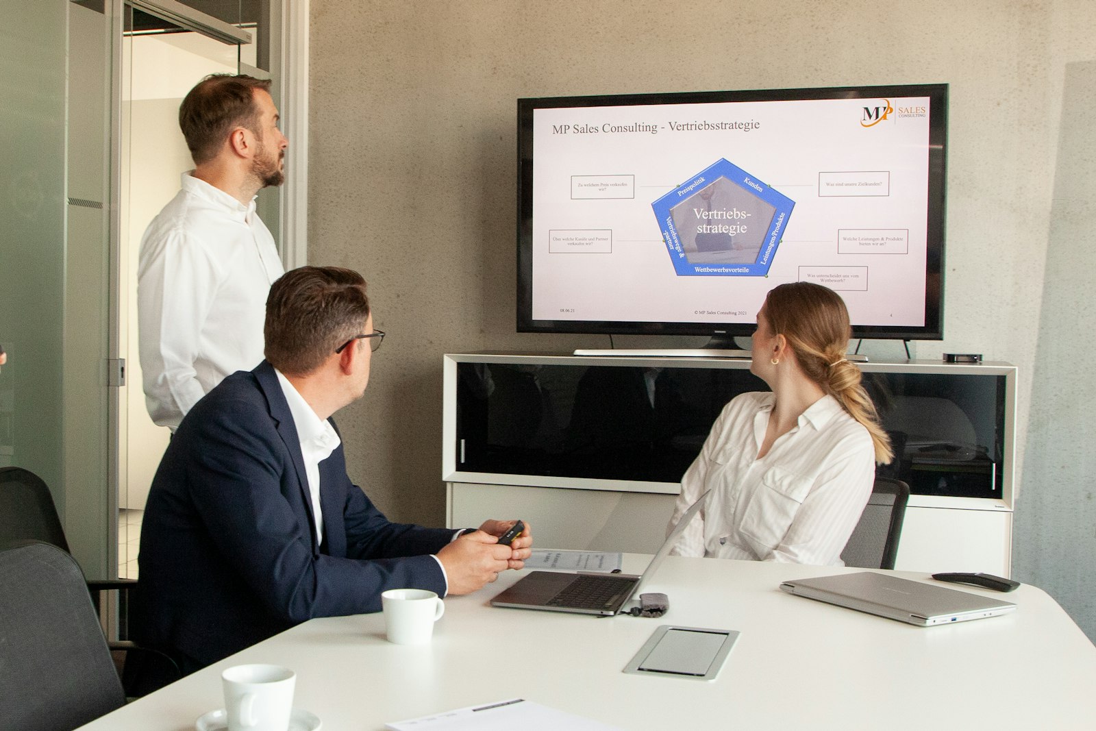 Zespół Growth Group podczas planowania strategii marketingowej